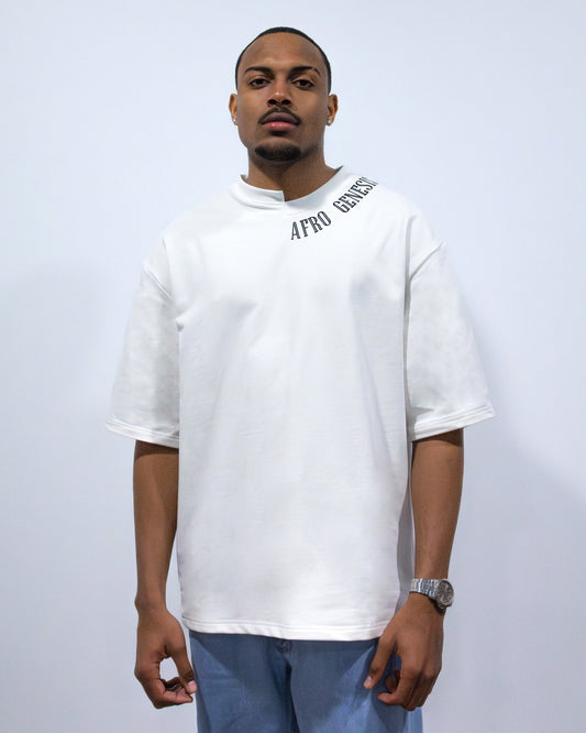 T-shirt com gola desnivelada