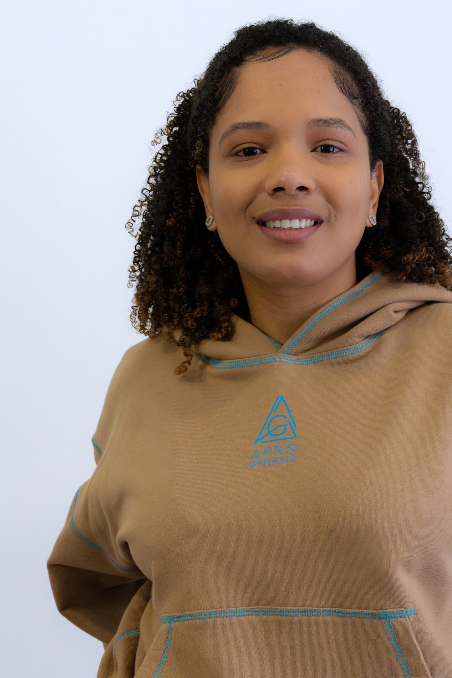 Hoodie curto com costuras visíveis