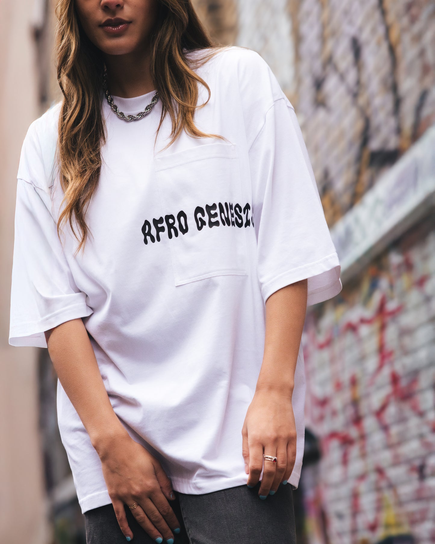 T-shirt oversize com bolso