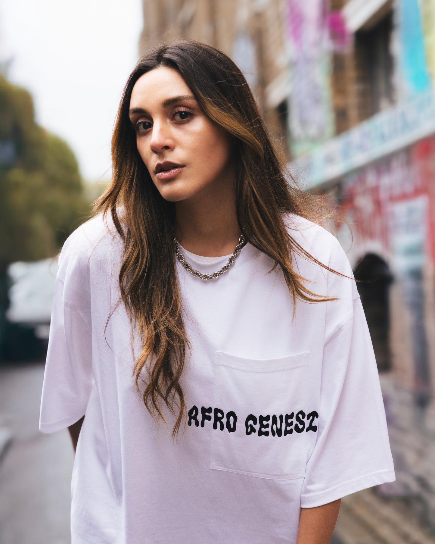 T-shirt oversize com bolso