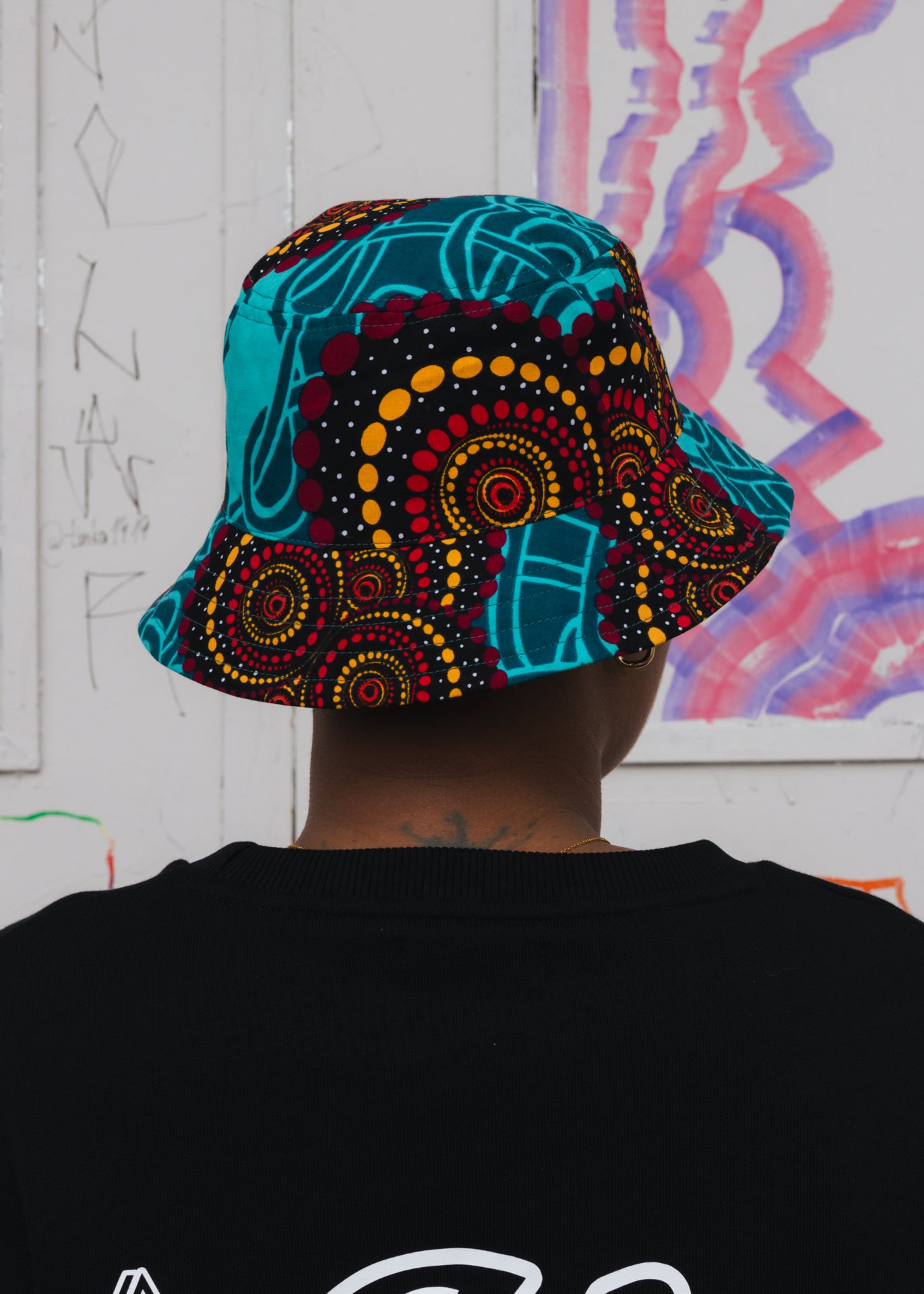 Chapéu em padrão africano