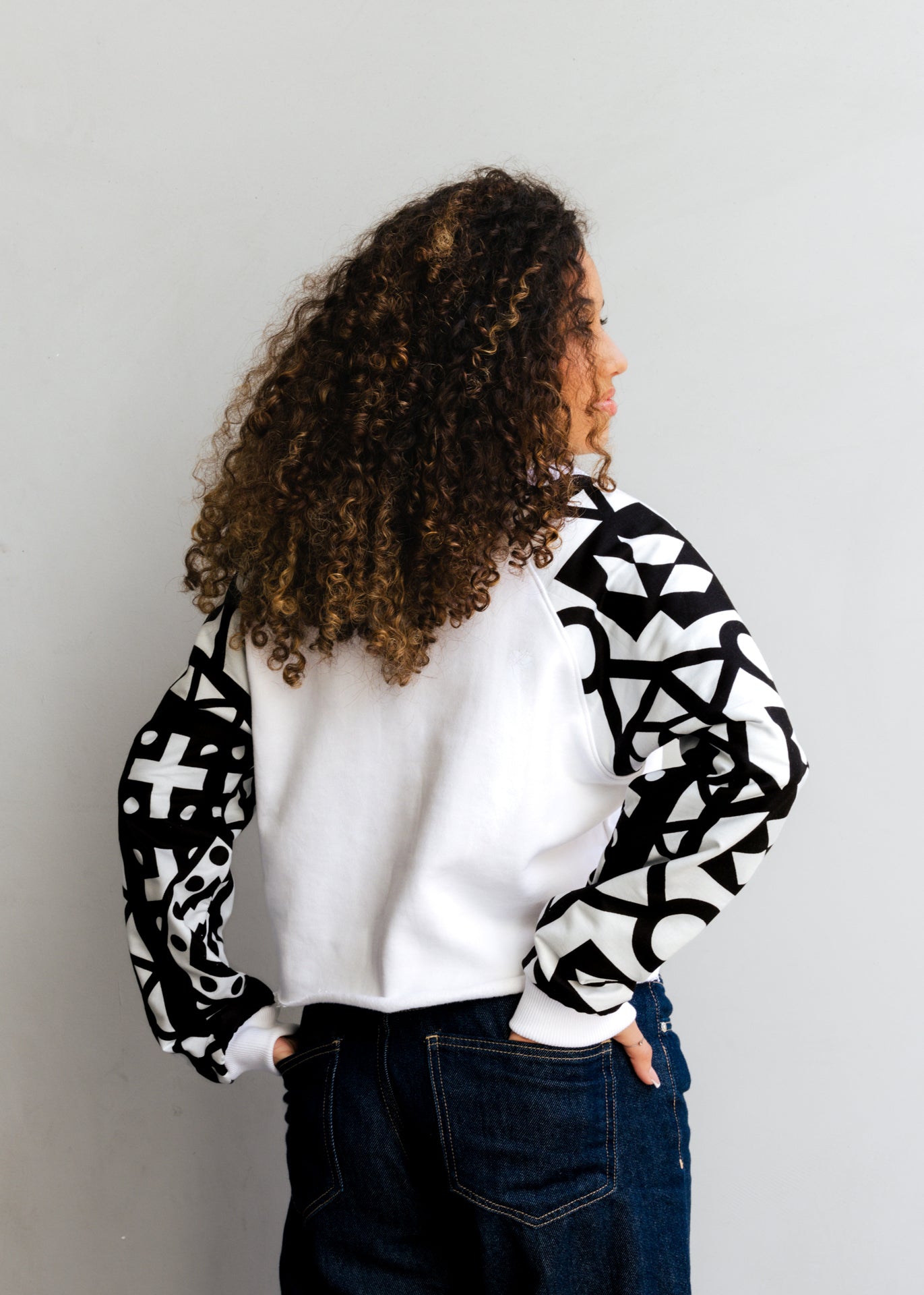 Sweatshirt raglan com capulana