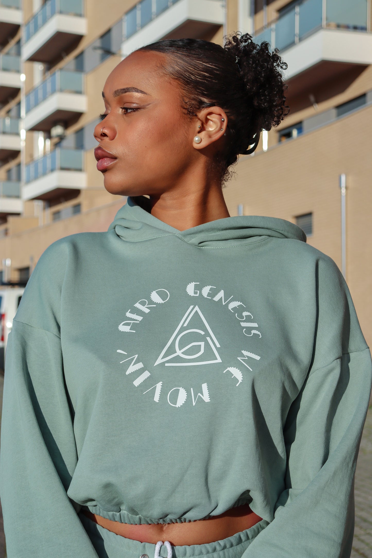 Hoodie curto com estampa