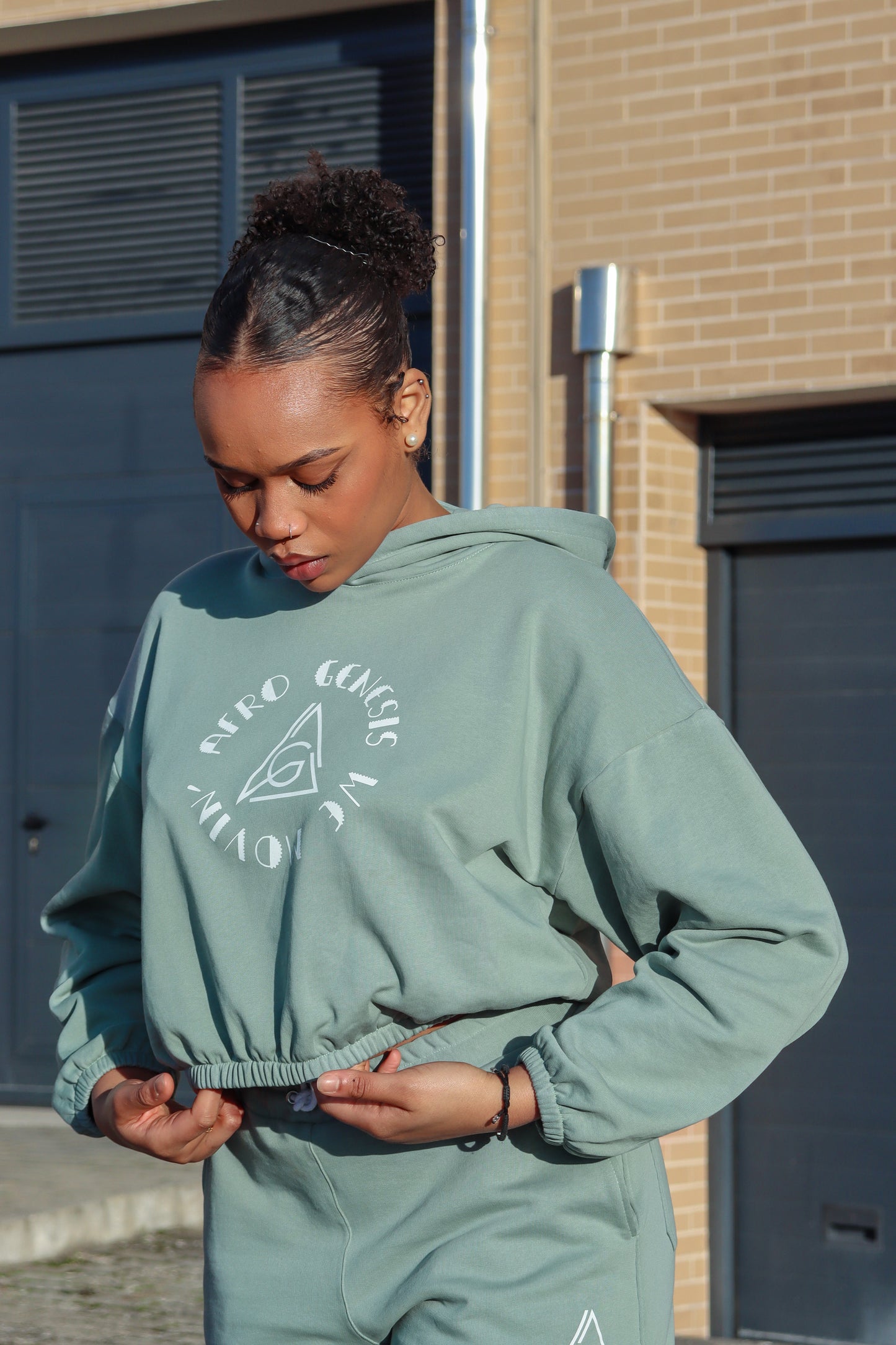 Hoodie curto com estampa