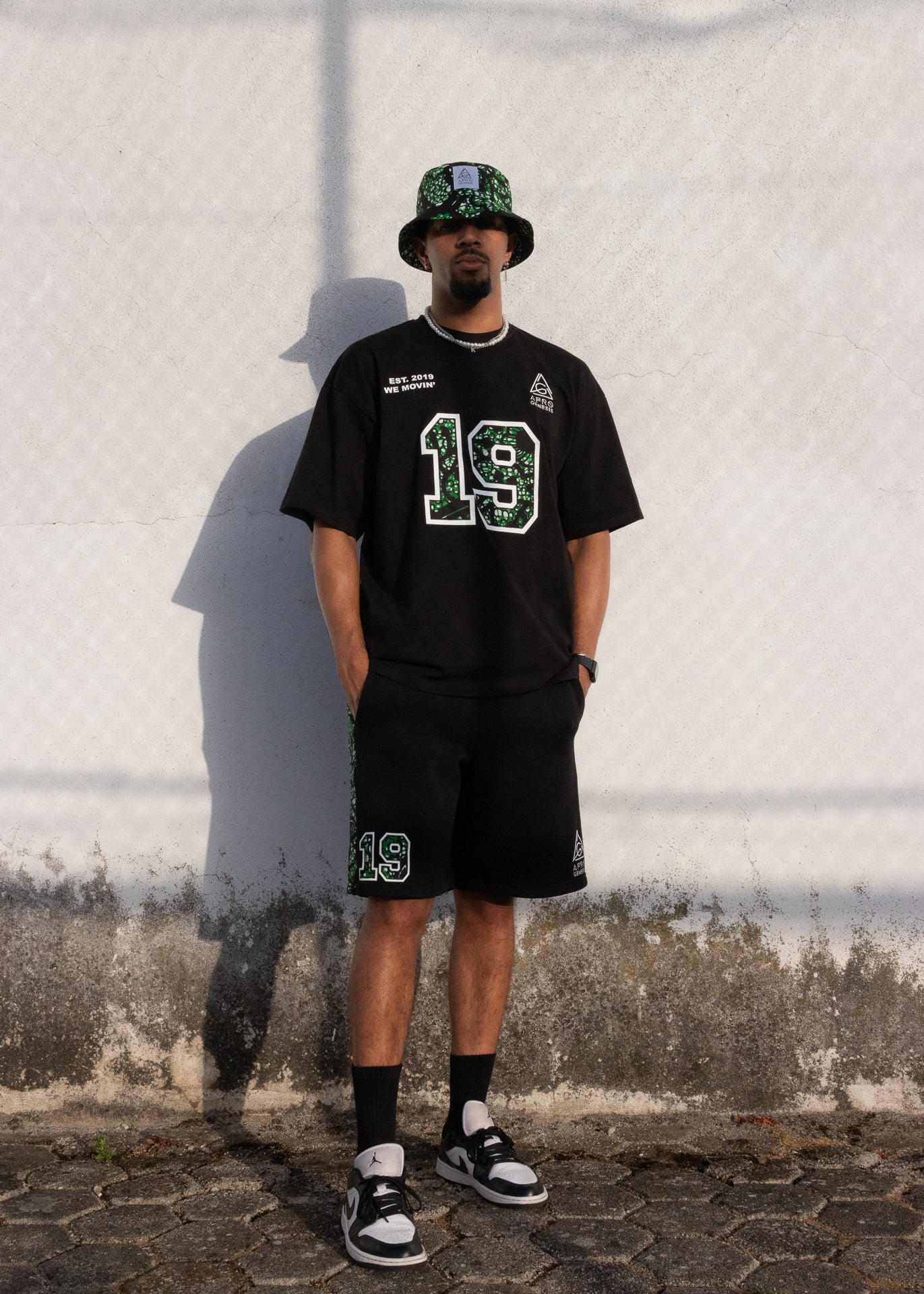 T-shirt oversize com bordado em capulana