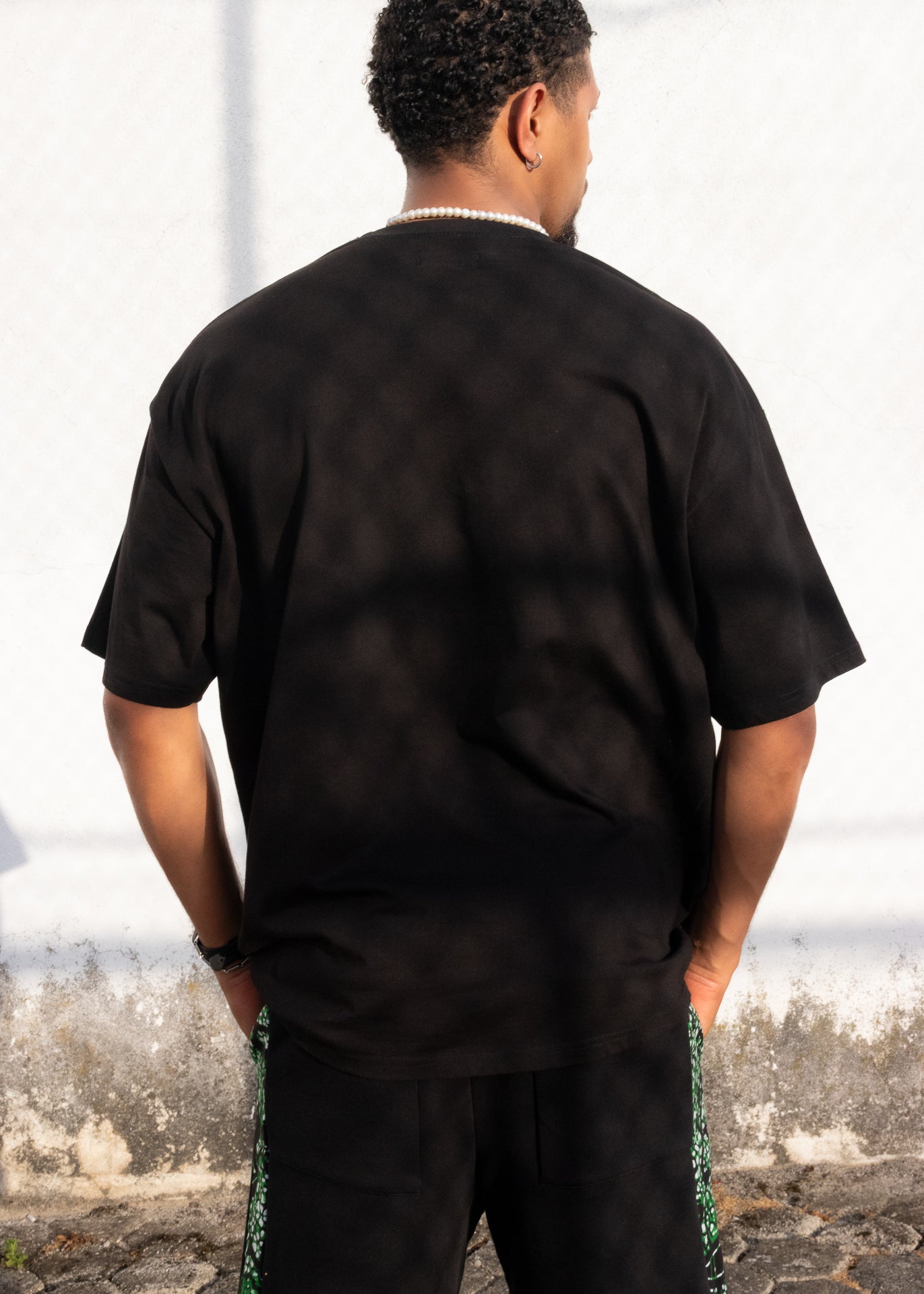 T-shirt oversize com bordado em capulana