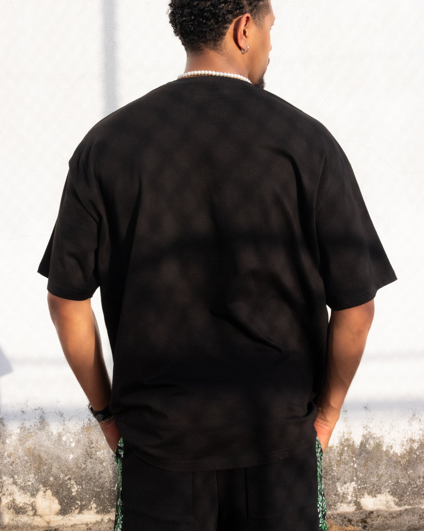 T-shirt oversize com bordado em capulana