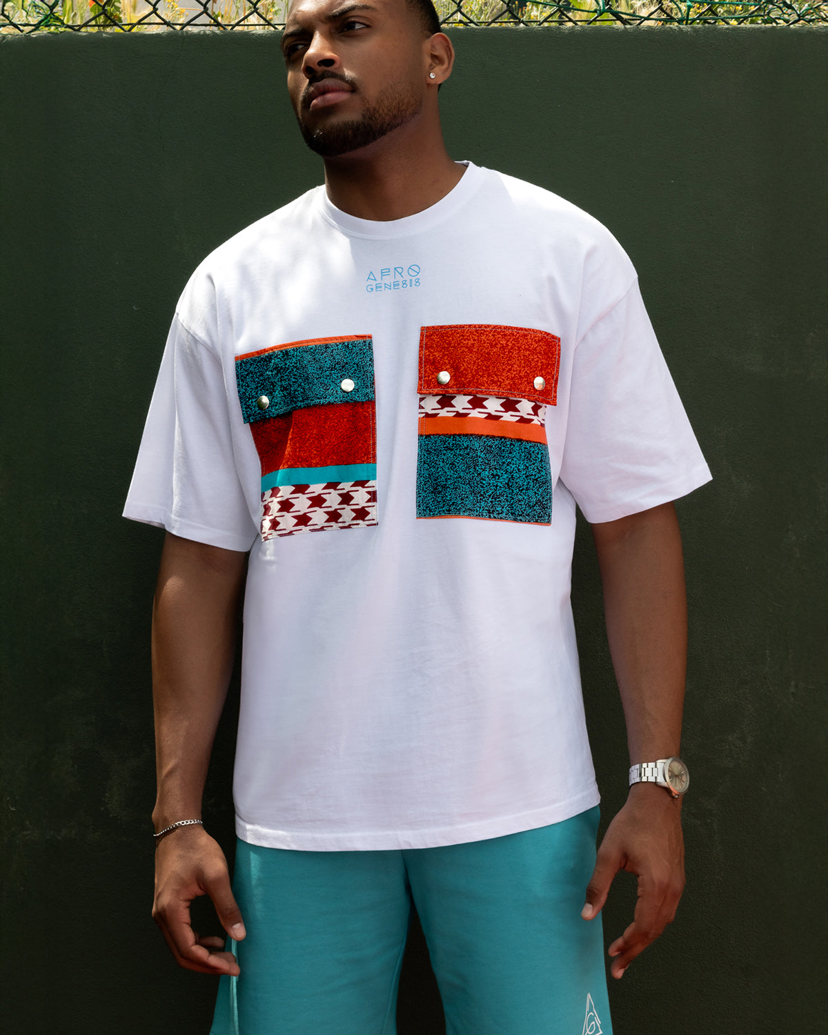 T-shirt oversize com bolsos em capulana