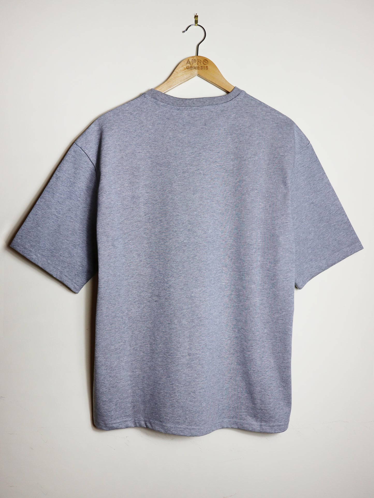T-Shirt com bolso em pano africano