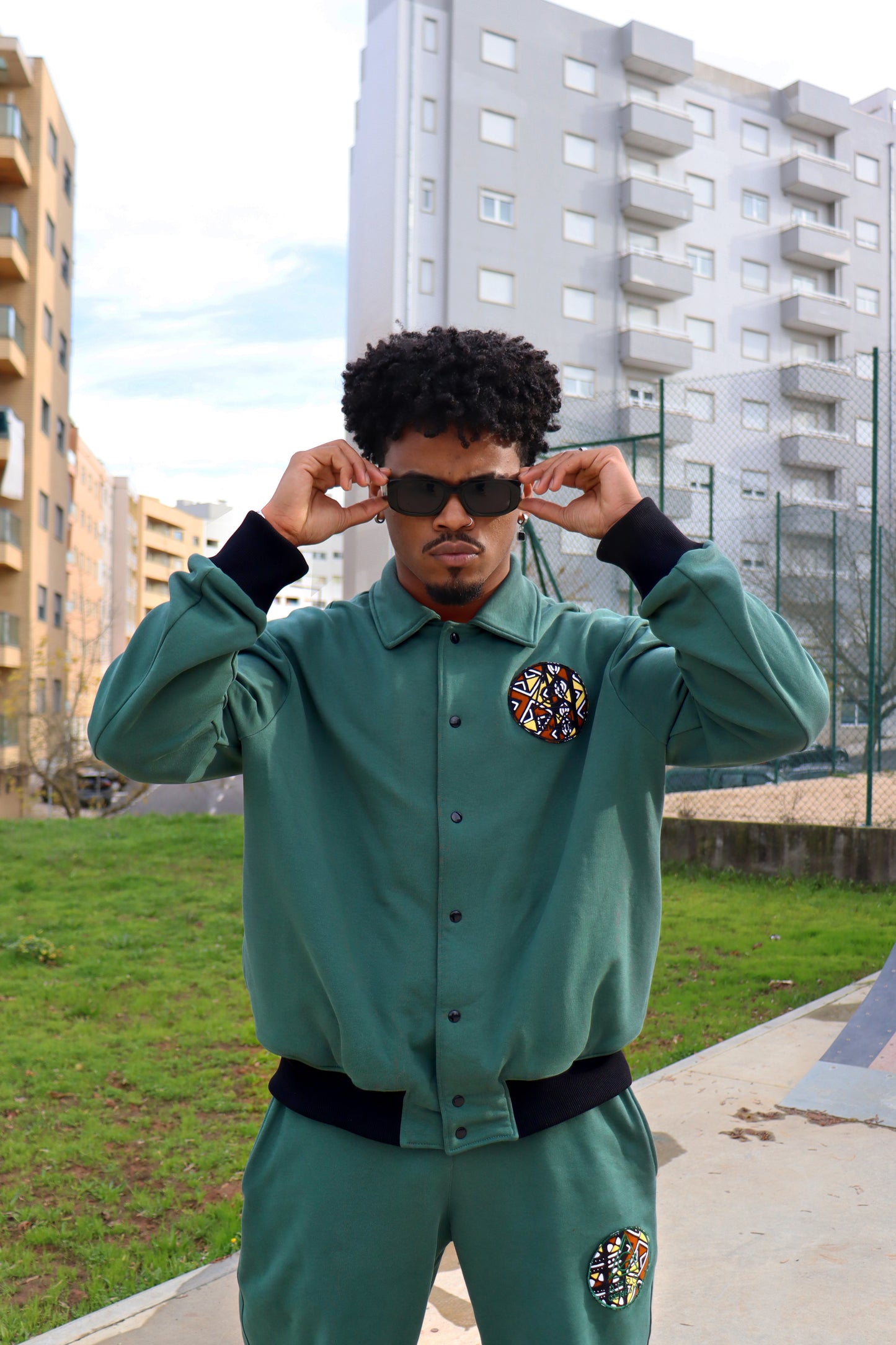 Bomber Jacket com bordado em pano africano