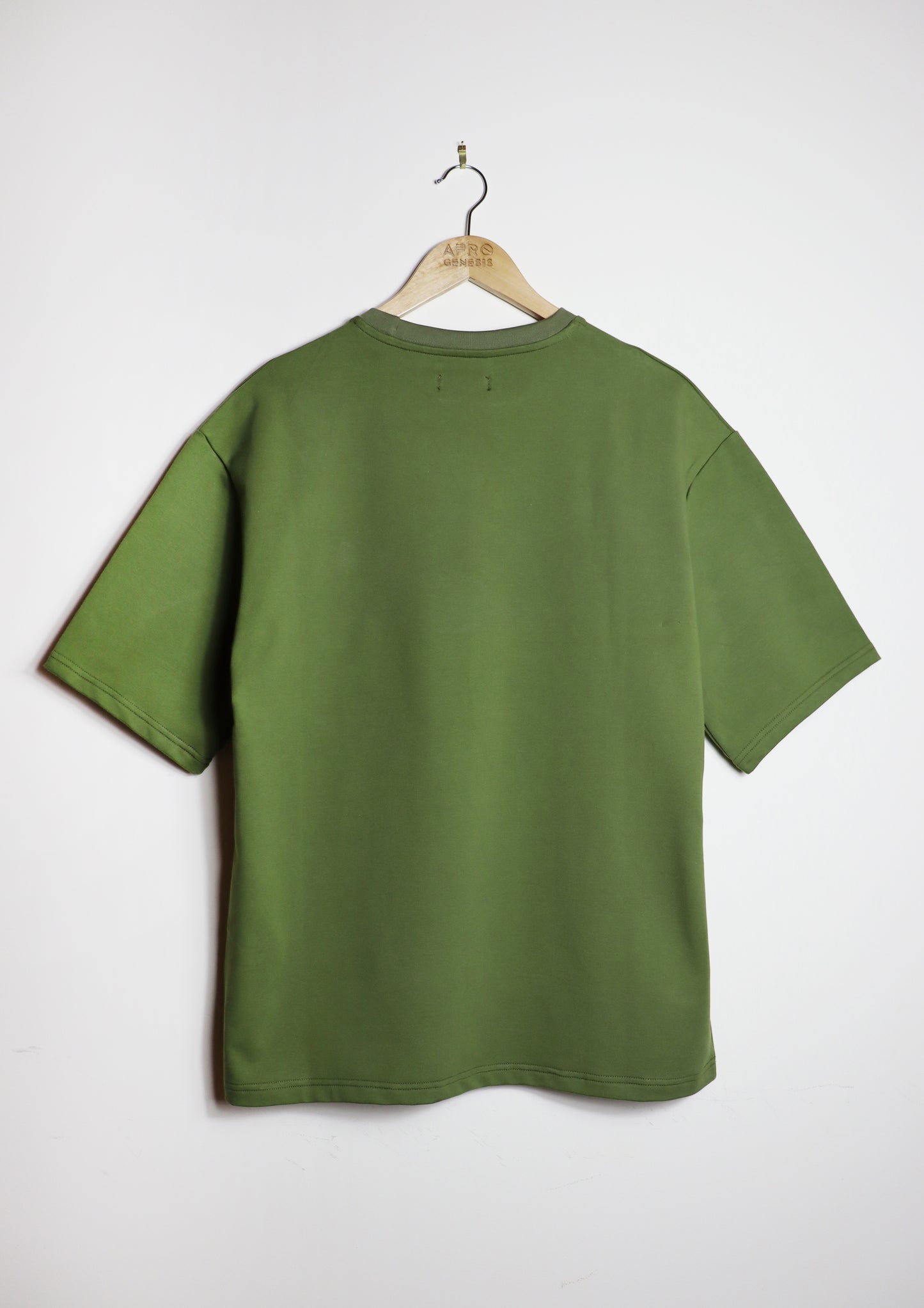 T-shirt com bolso em tecido africano