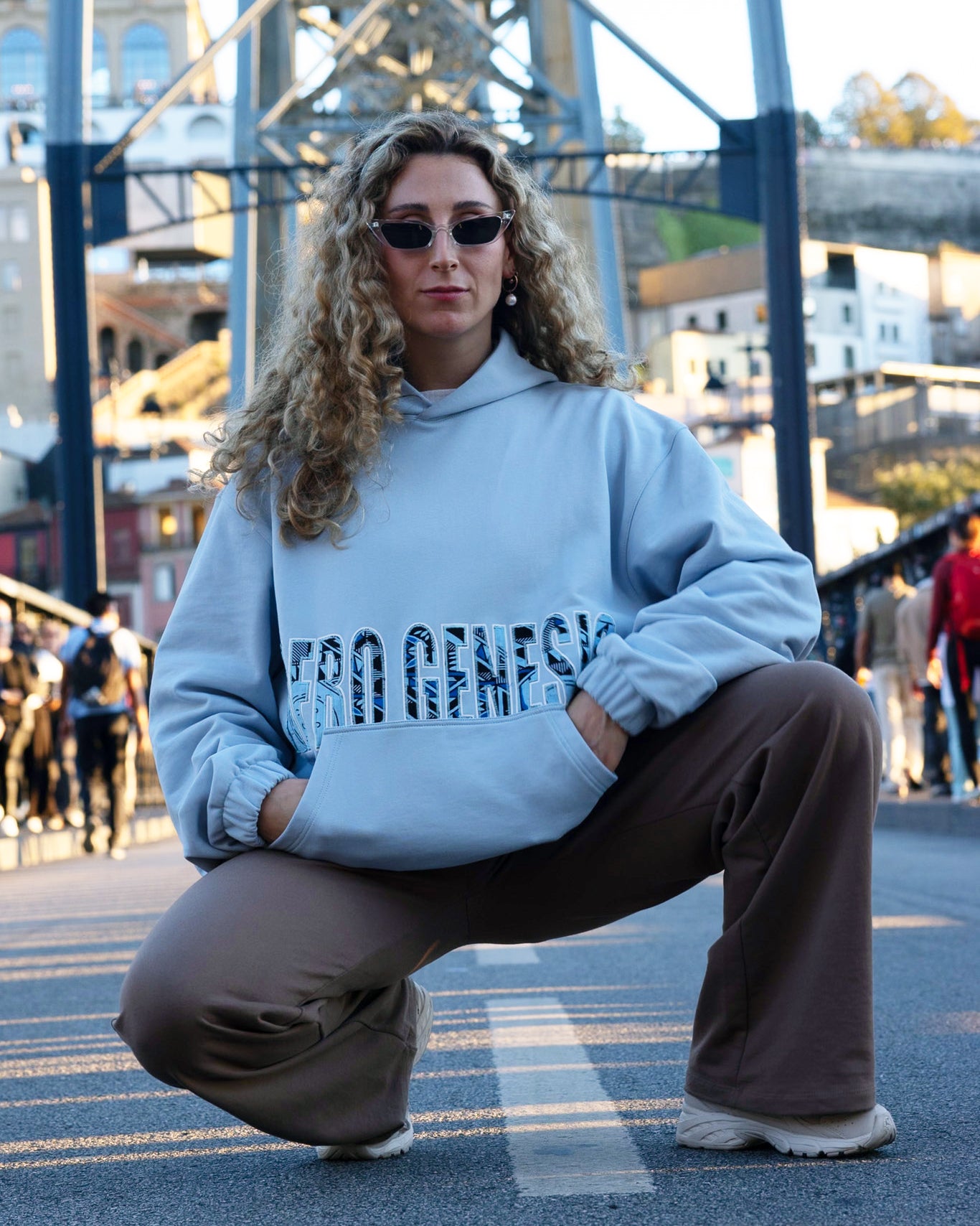 Hoodie com bordado em capulana