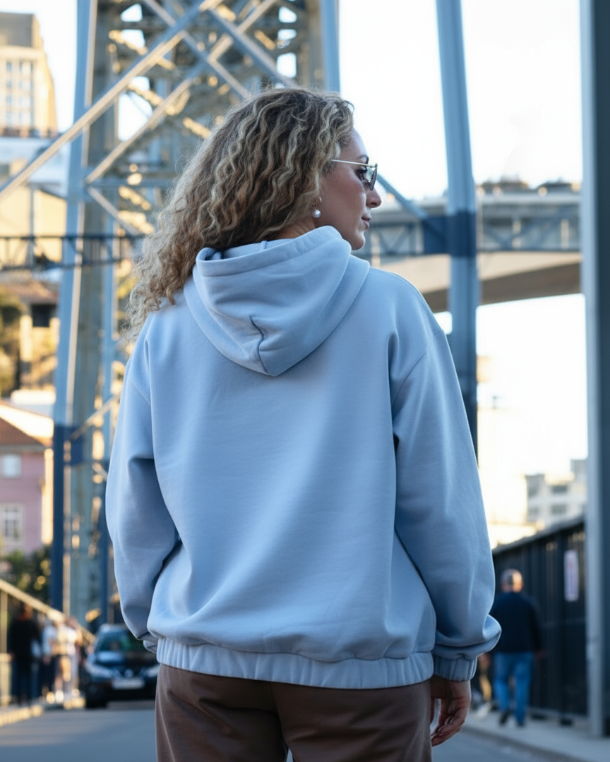 Hoodie com bordado em capulana