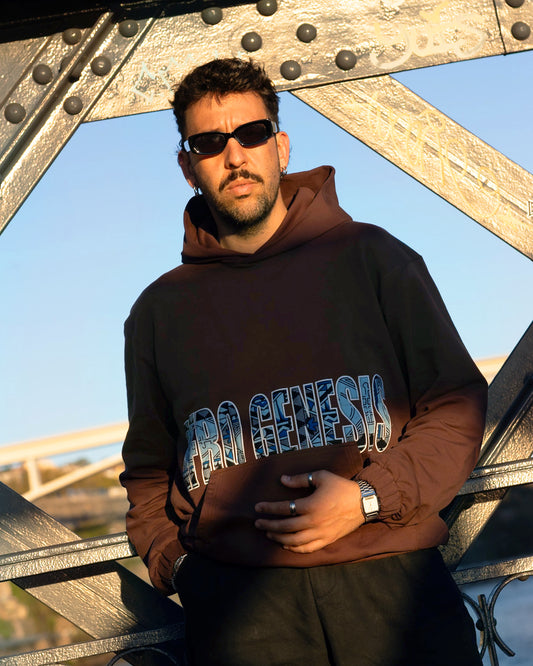 Hoodie com bordado em capulana