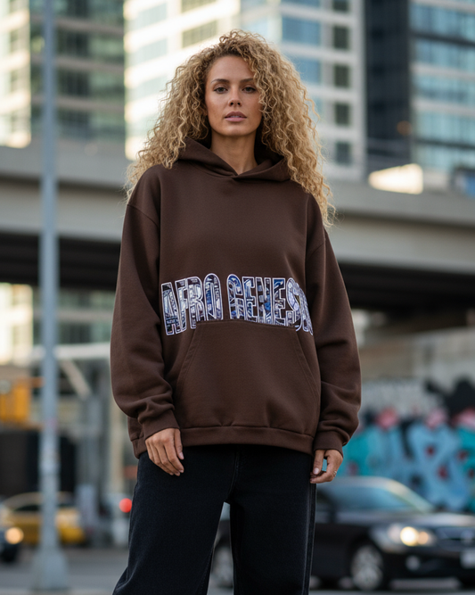 Hoodie com bordado em capulana