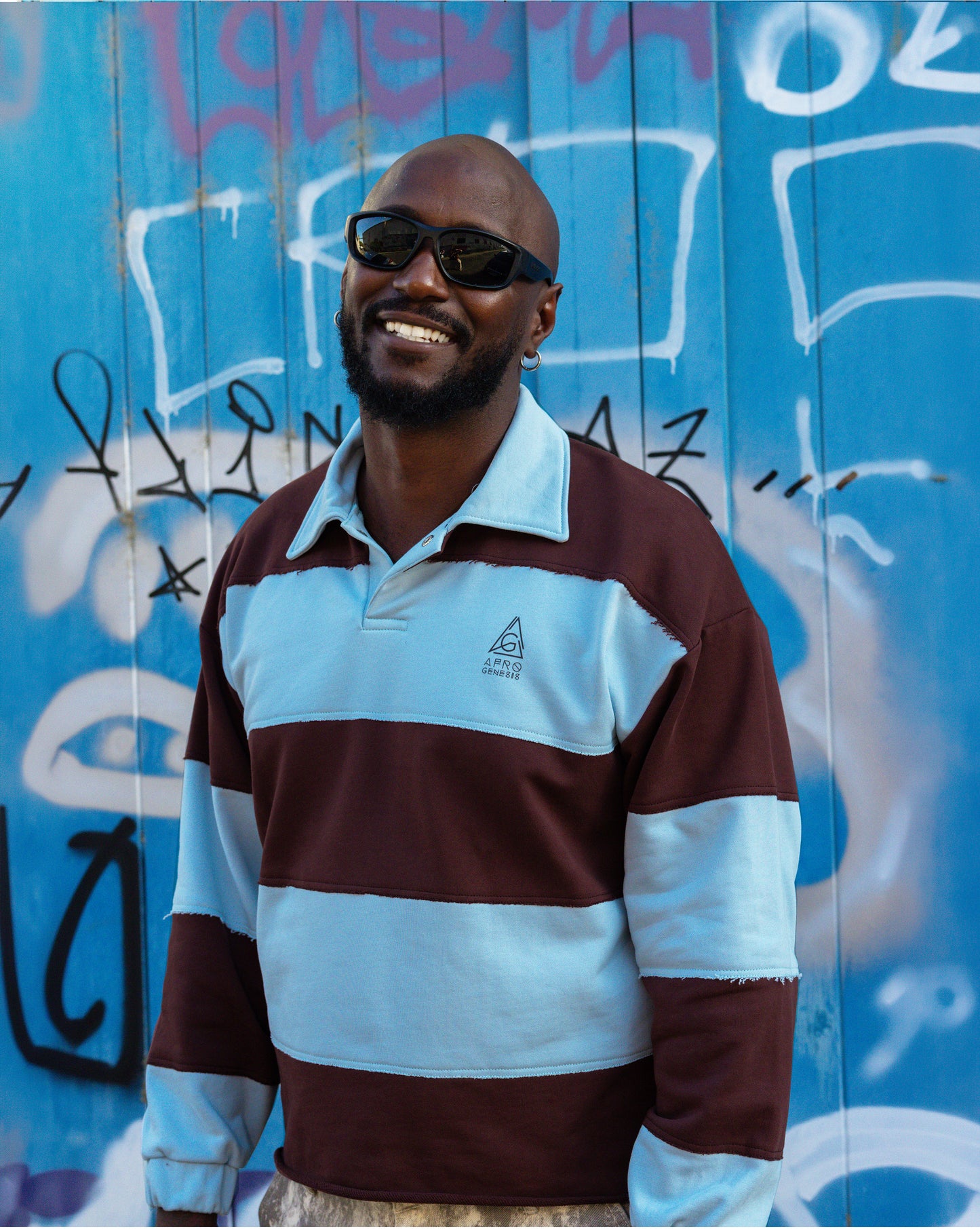 Sweatshirt polo com riscas bordadas