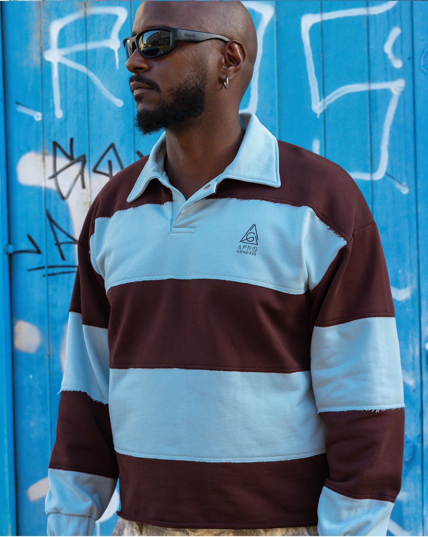 Sweatshirt polo com riscas bordadas