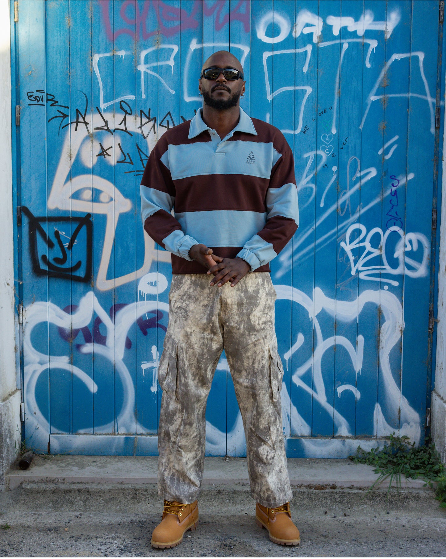 Sweatshirt polo com riscas bordadas