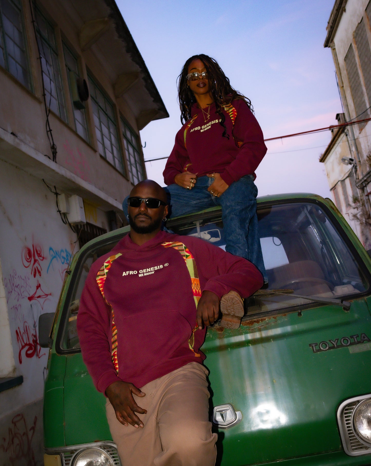 Hoodie We Movin’ Raglan