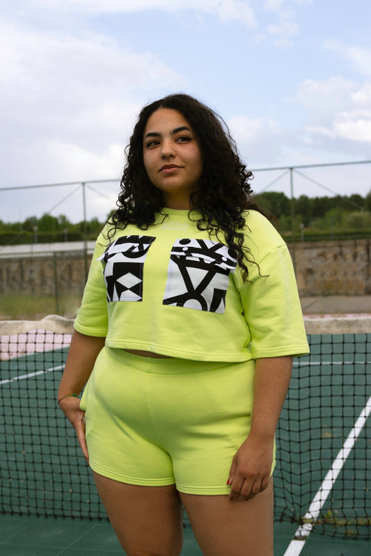 T-shirt oversize com bolsos de aba