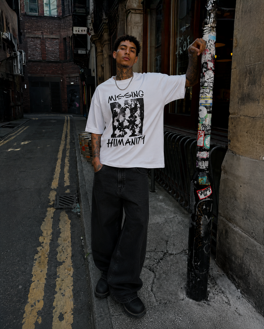 T-shirt MISSING HUMANITY - AFRO GENESIS X MAIS OU MENOS ASSIM