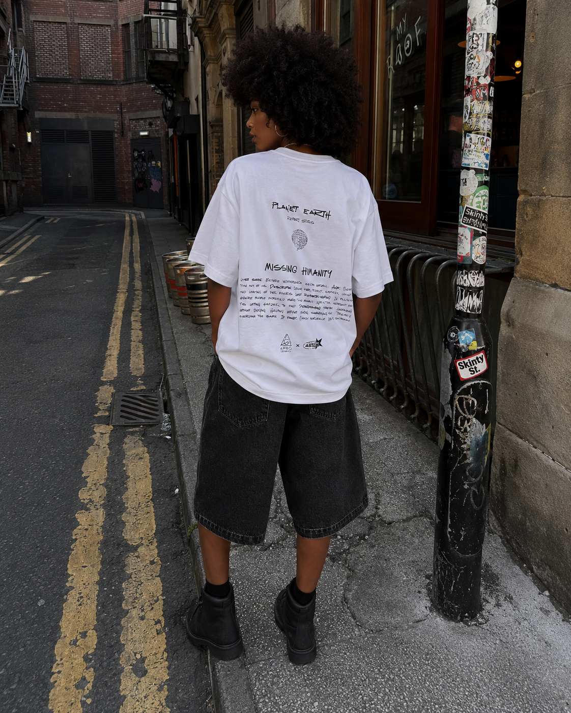 T-shirt MISSING HUMANITY - AFRO GENESIS X MAIS OU MENOS ASSIM