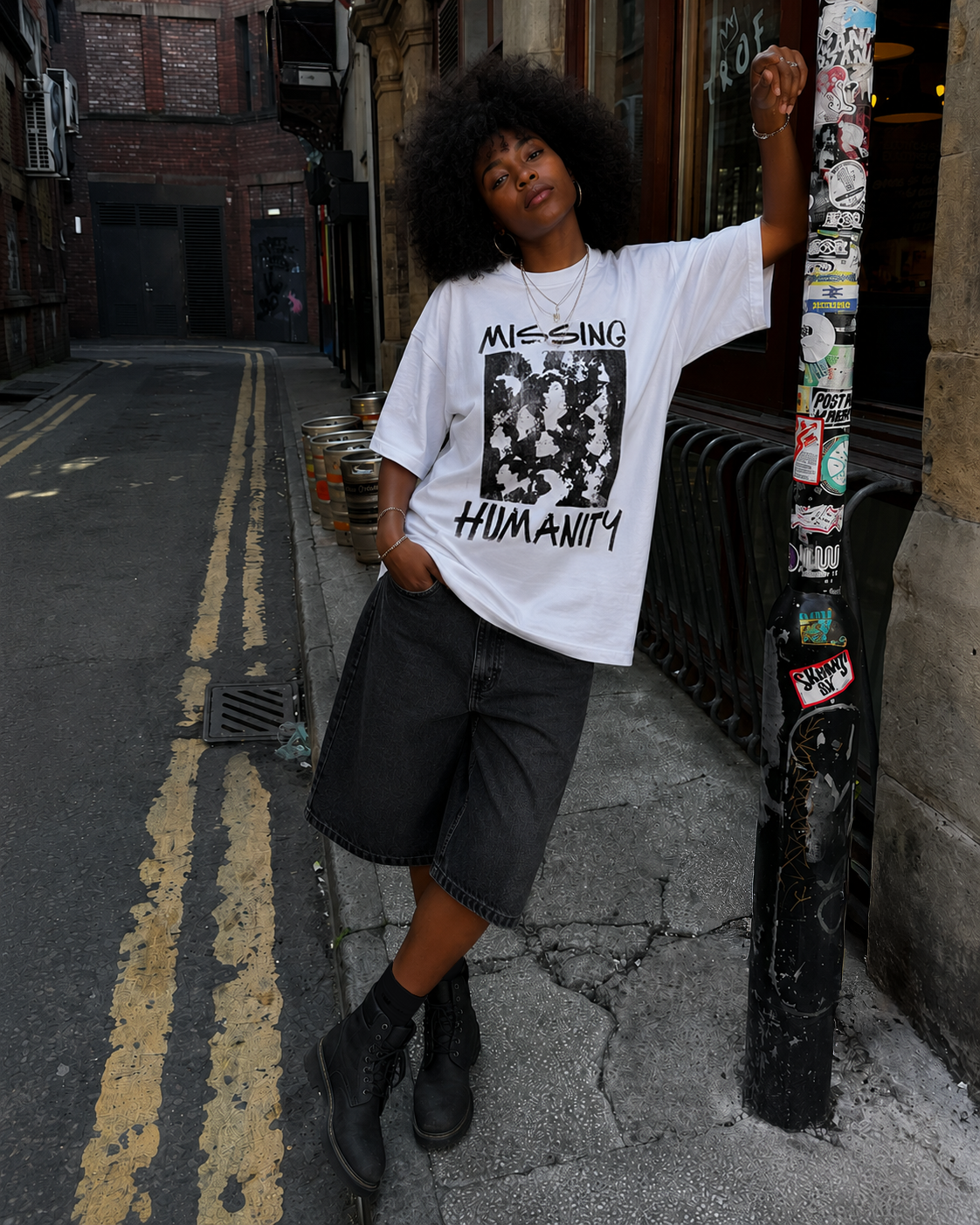 T-shirt MISSING HUMANITY - AFRO GENESIS X MAIS OU MENOS ASSIM