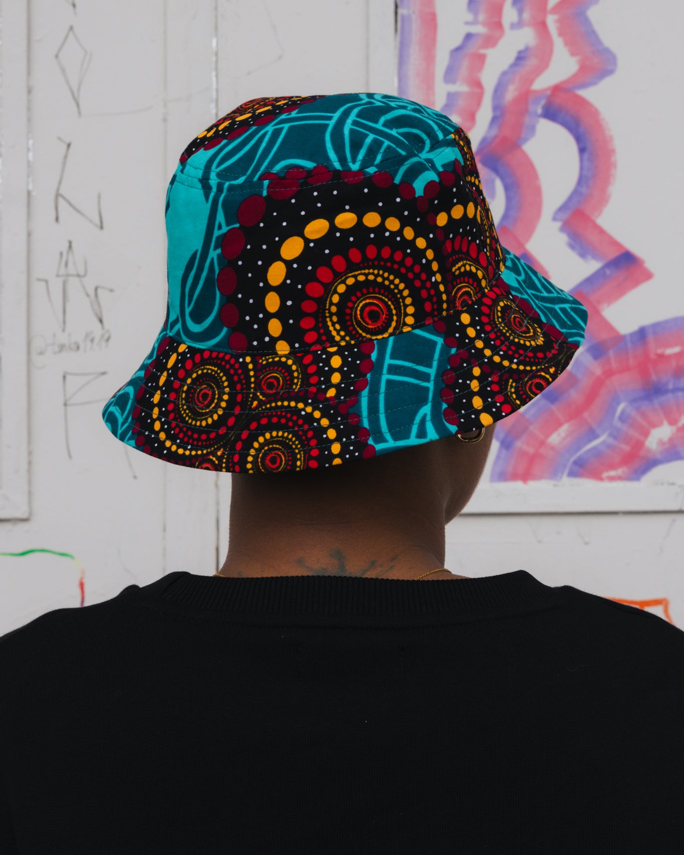 Chapéu em padrão africano