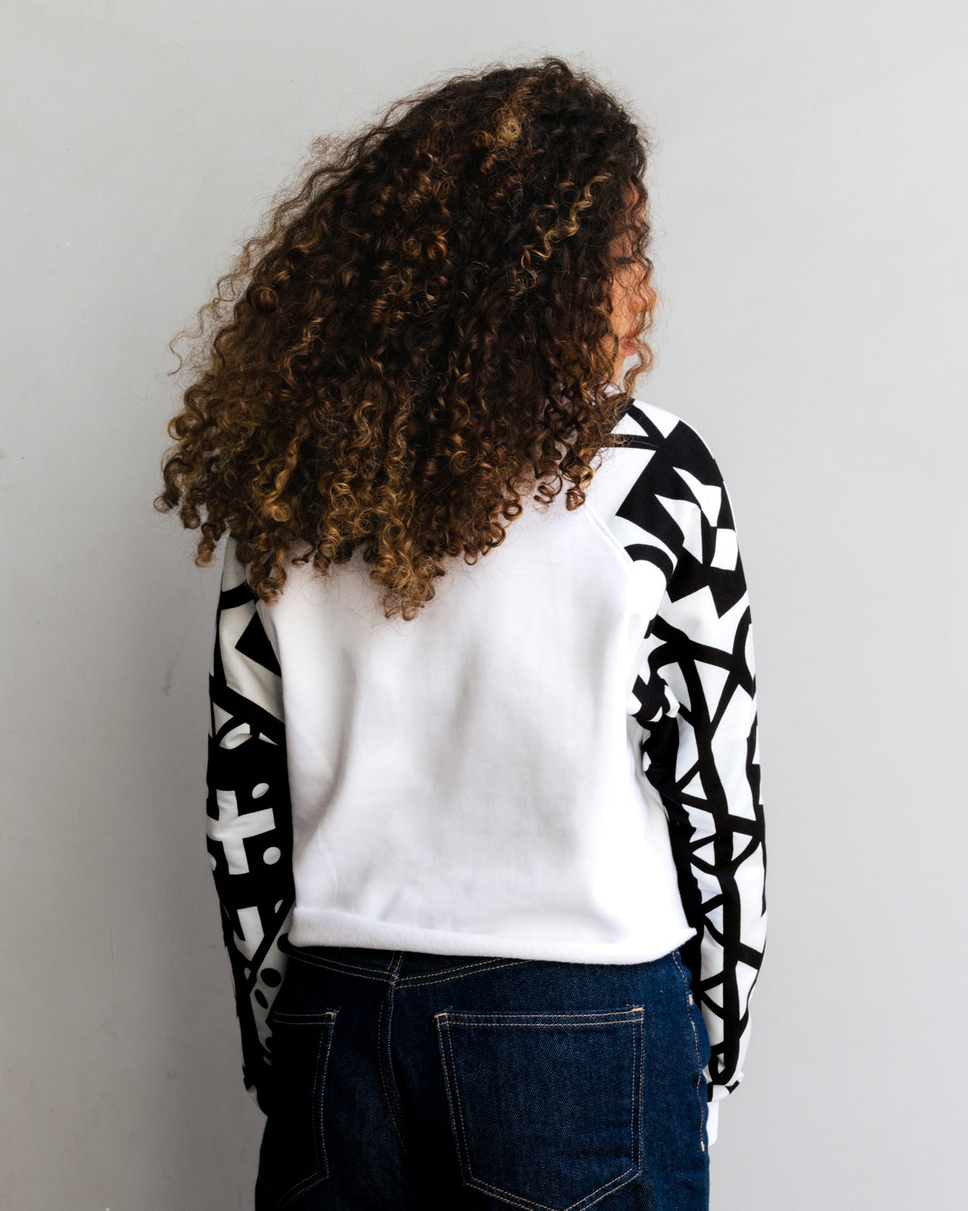 Sweatshirt raglan com capulana