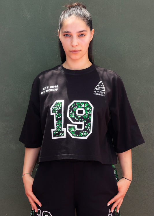 T-shirt cropped oversize com bordado em capulana