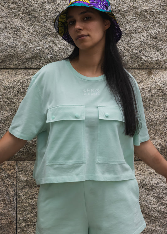 T-shirt oversize com bolsos de aba