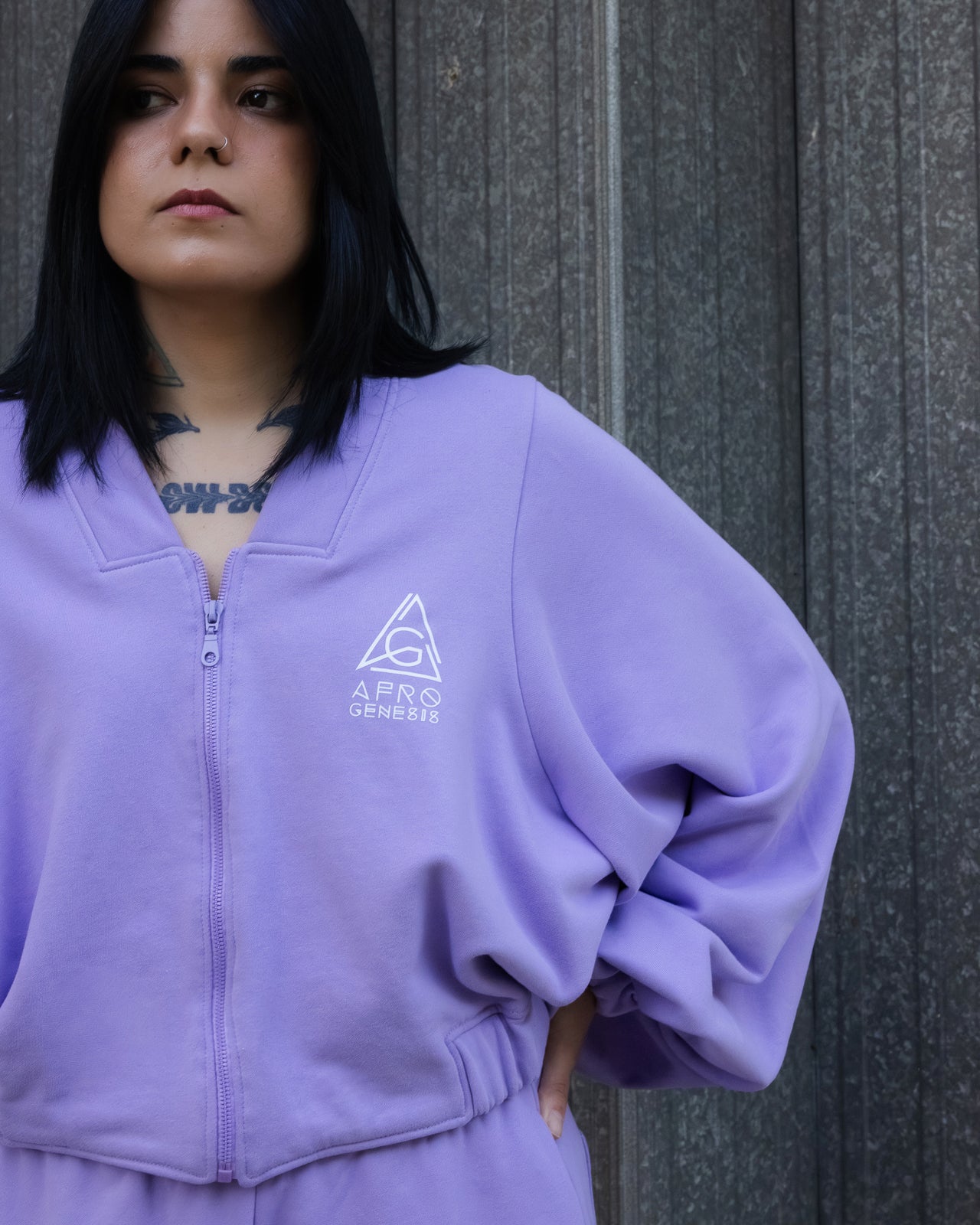 Casaco bomber com decote em V e mangas balão