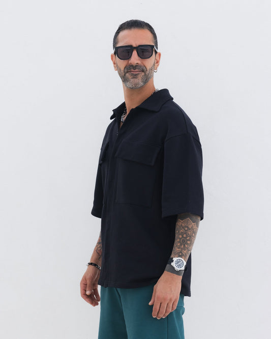 Camisa com gola e bolsos de abas