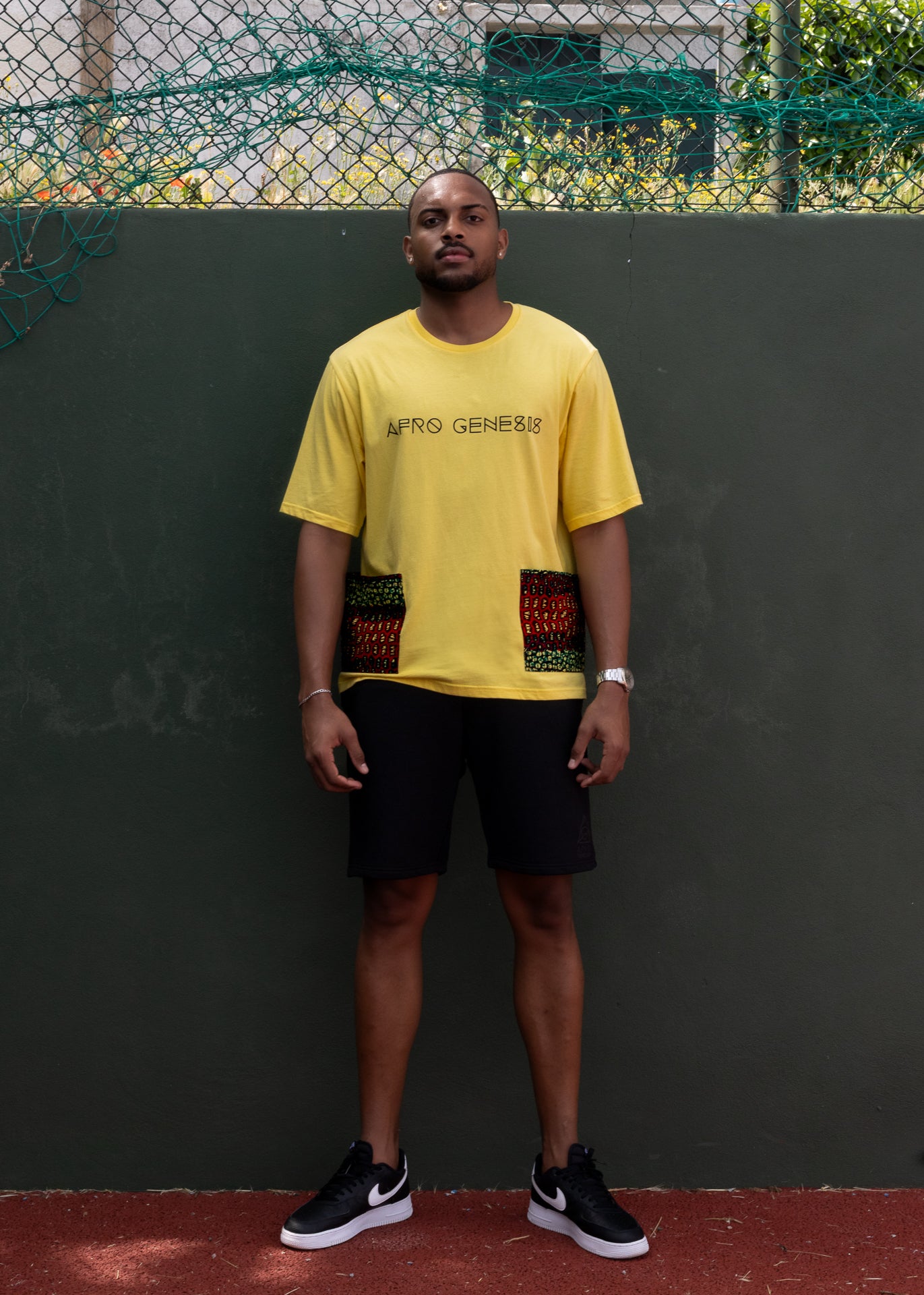 T-shirt oversize com bolsos em capulana
