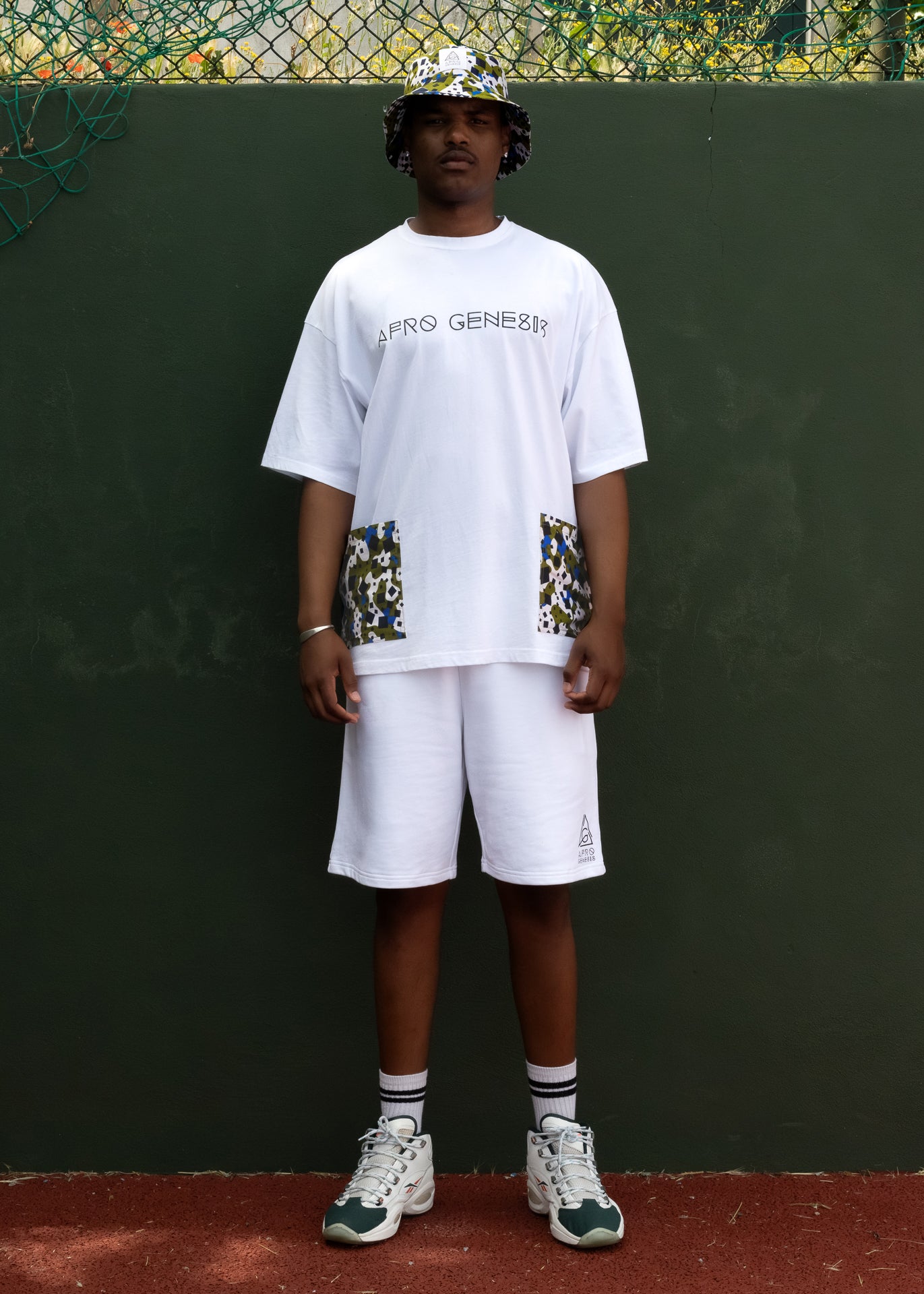 T-shirt oversize com bolsos em capulana