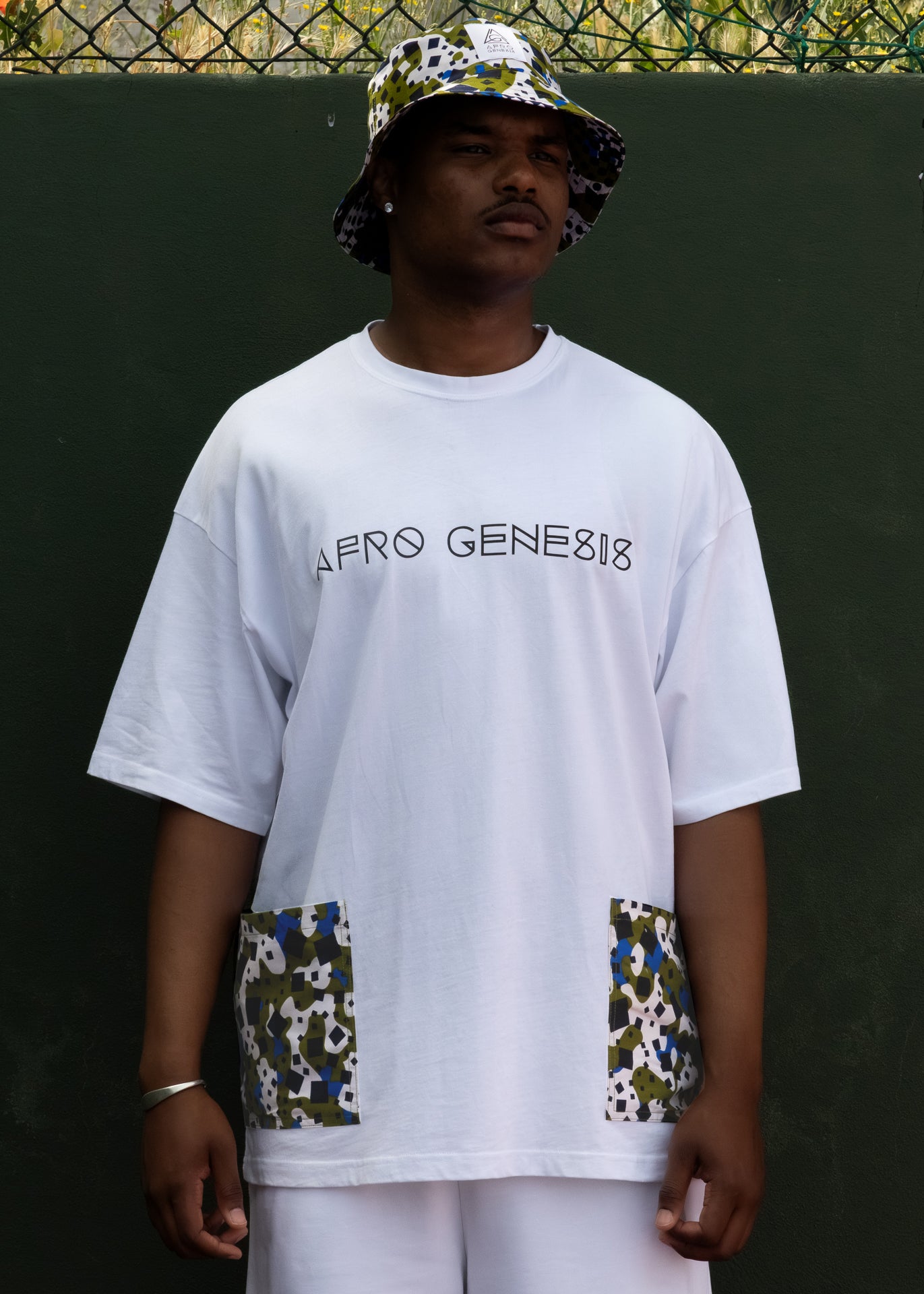 T-shirt oversize com bolsos em capulana