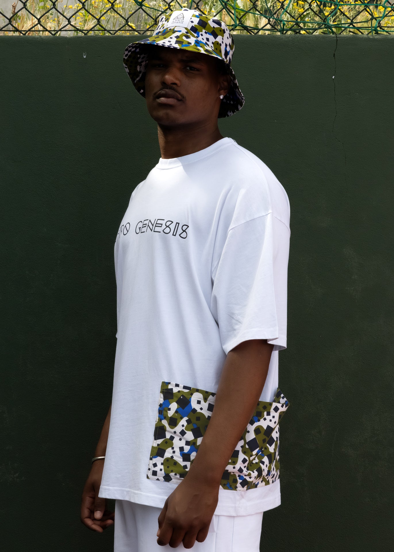 T-shirt oversize com bolsos em capulana