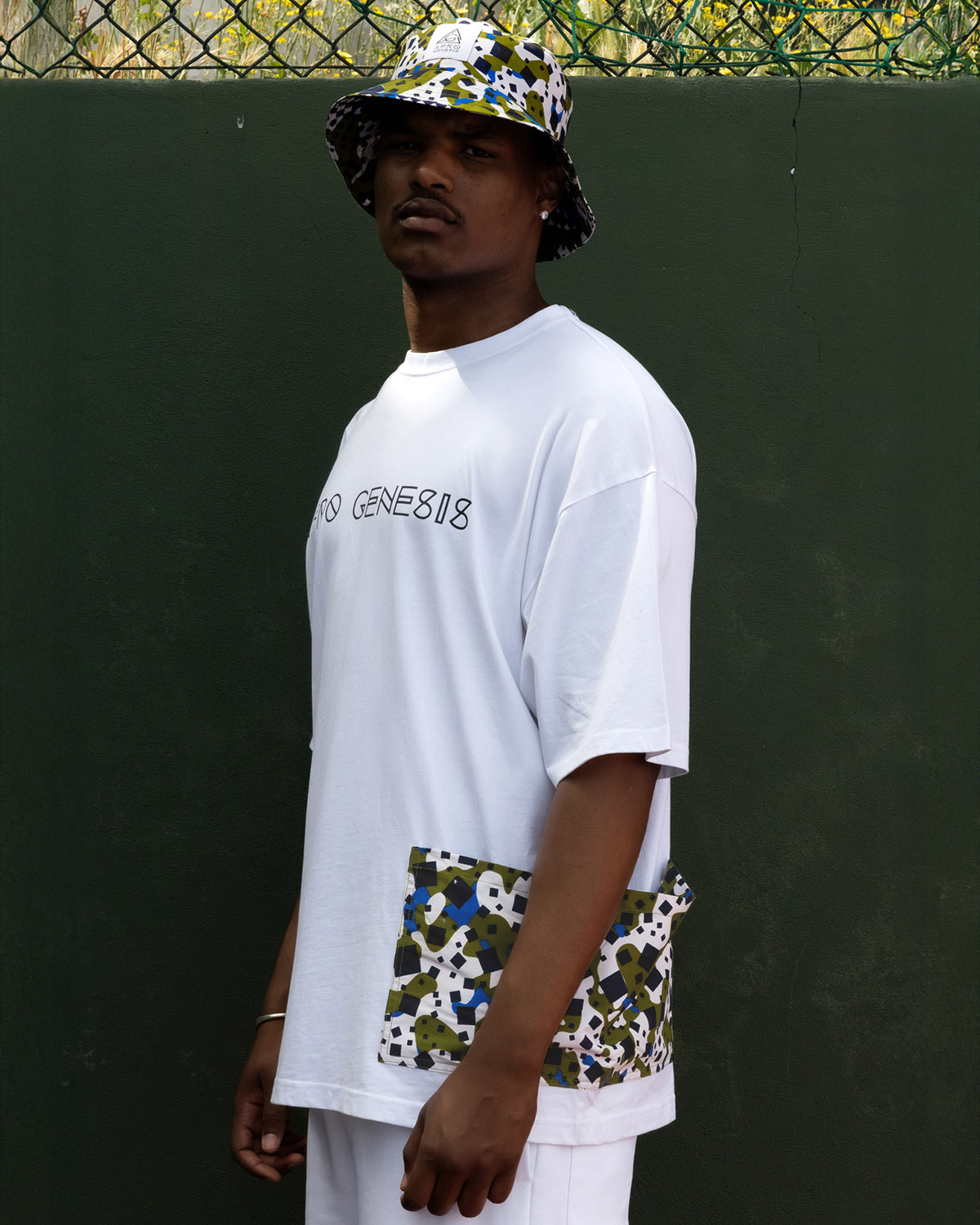 T-shirt oversize com bolsos em capulana