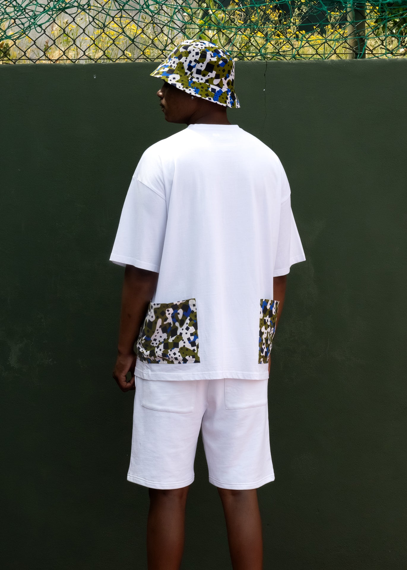 T-shirt oversize com bolsos em capulana