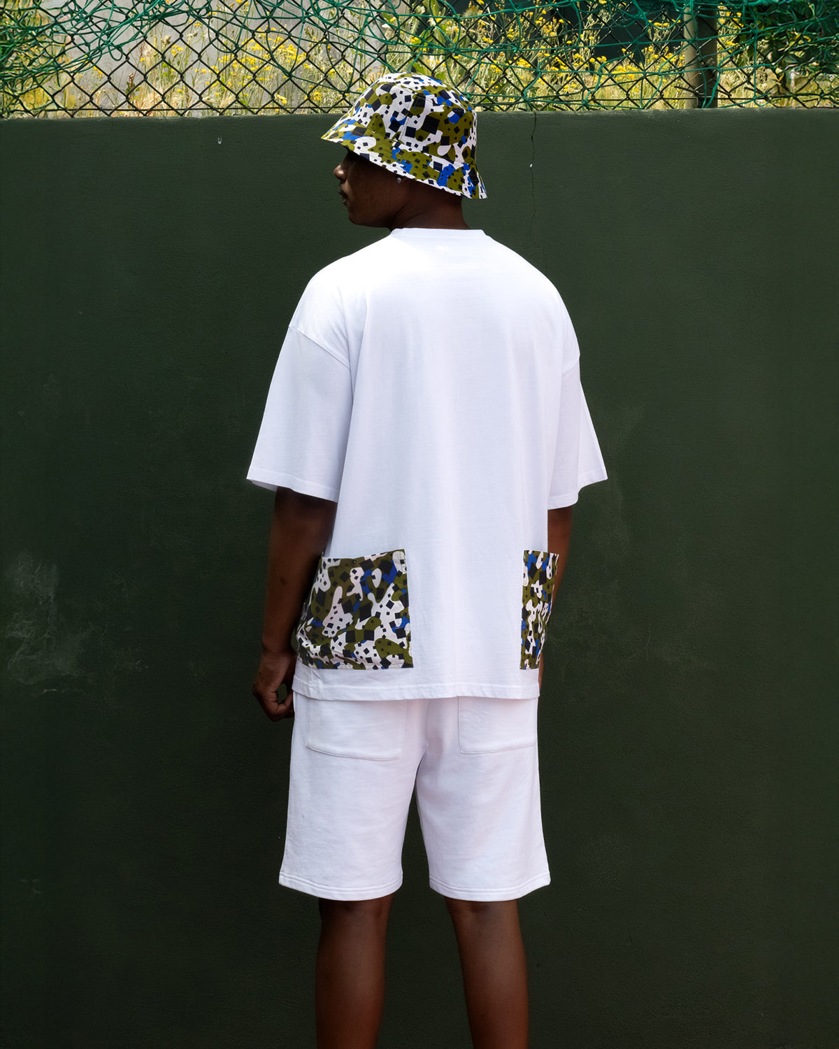 T-shirt oversize com bolsos em capulana