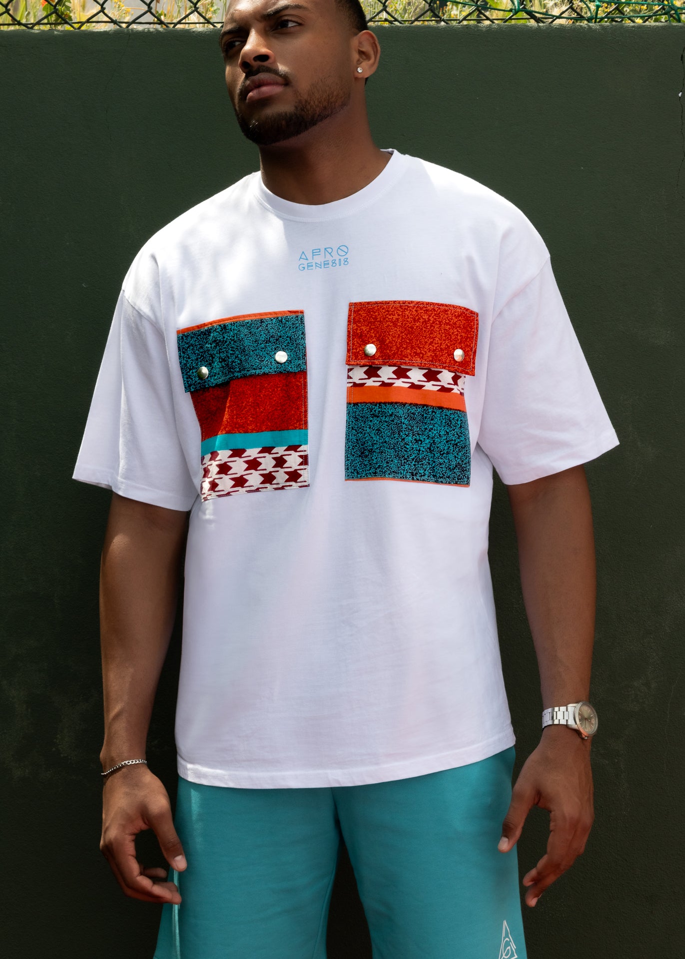 T-shirt oversize com bolsos em capulana